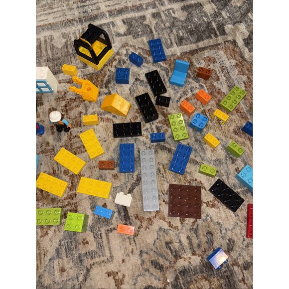 LEGO DUPLO Mixed Lot 100 Pieces/Figurines/Vehicles Genuine Set - Picture 4 of 16